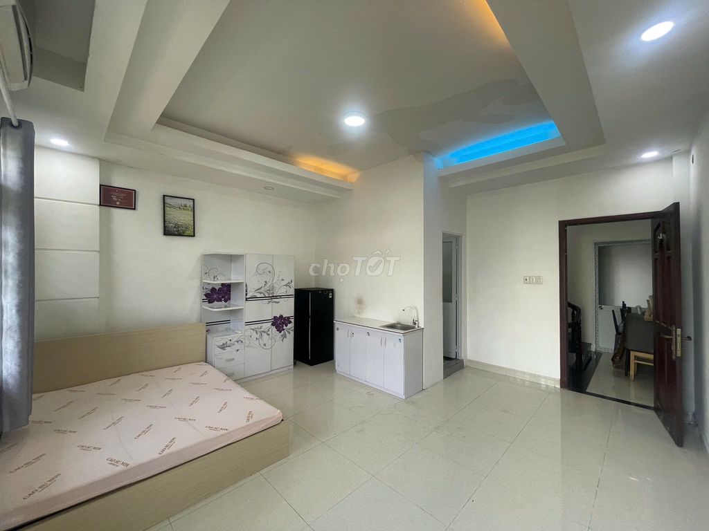 Shield 7-Charles' Office - Full interior-Shift-Wey-Channel