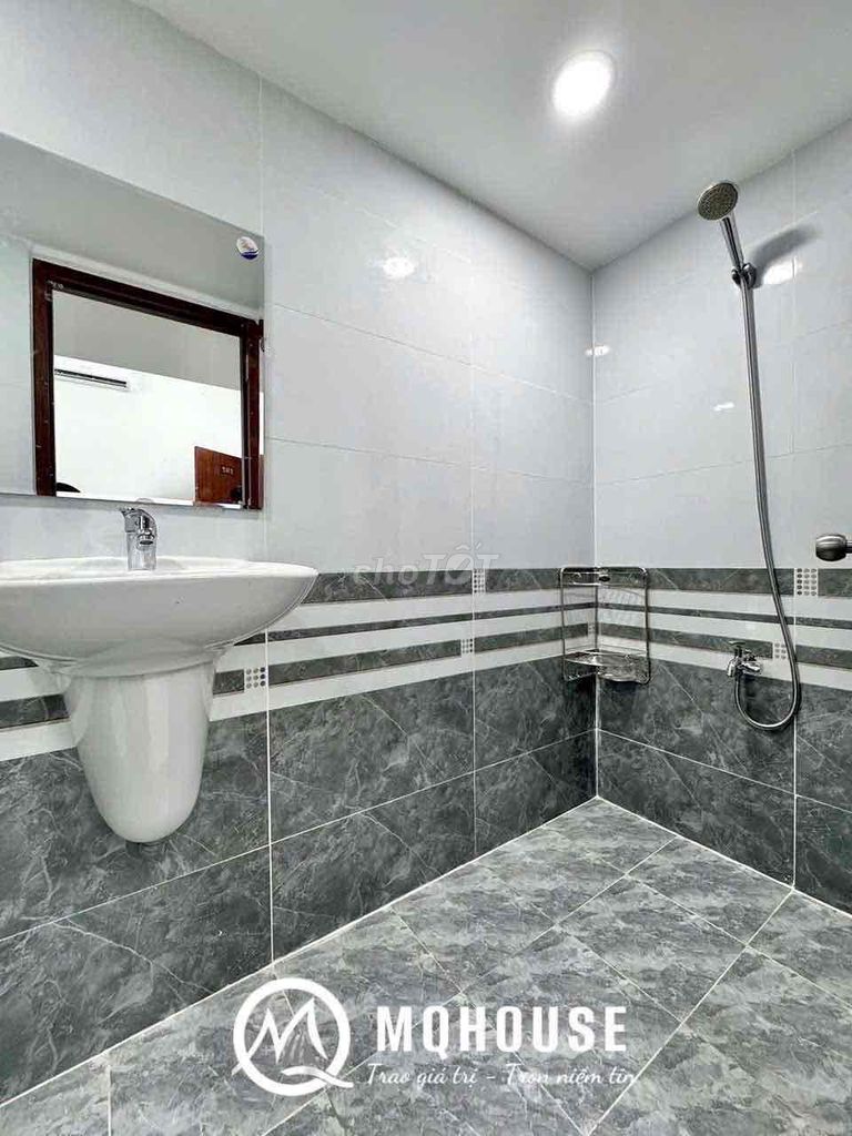 Rent an upper room - near the elevator-level literature university - full interior