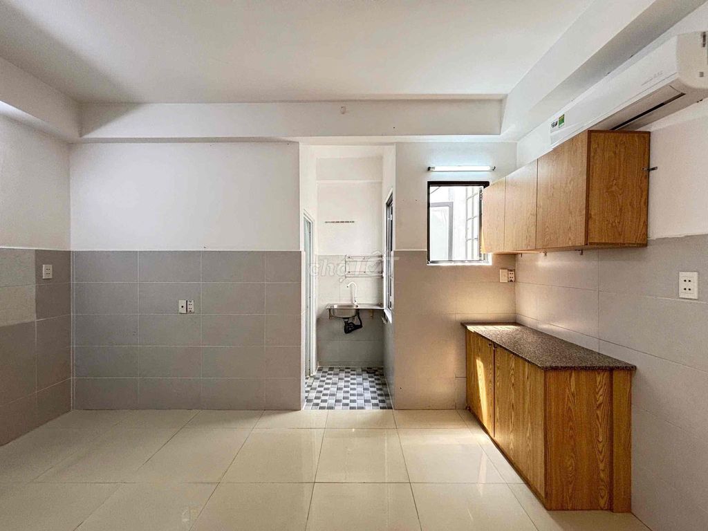 Rent a new room full of sevens near Lê Trọng Tấn.
