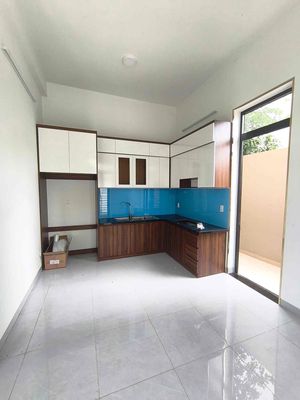 New house built a two-yard car park. Three bedrooms, four-room bathrooms, truck road.