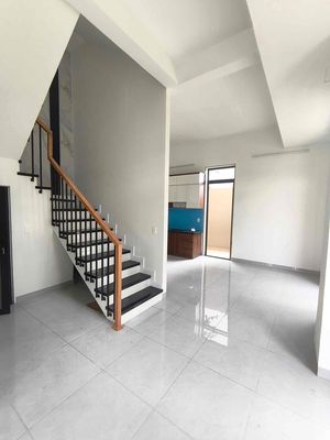 New house built a two-yard car park. Three bedrooms, four-room bathrooms, truck road.