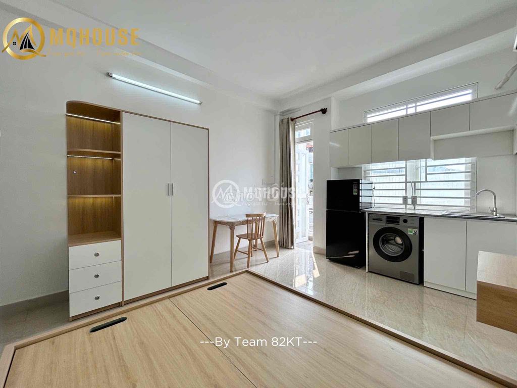 The balcony studio is near Central One.