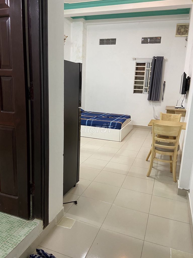 Rent room 8/19 Đinh Tiên Hoàng, District 1, 35 m2, 7 million, interior enough.