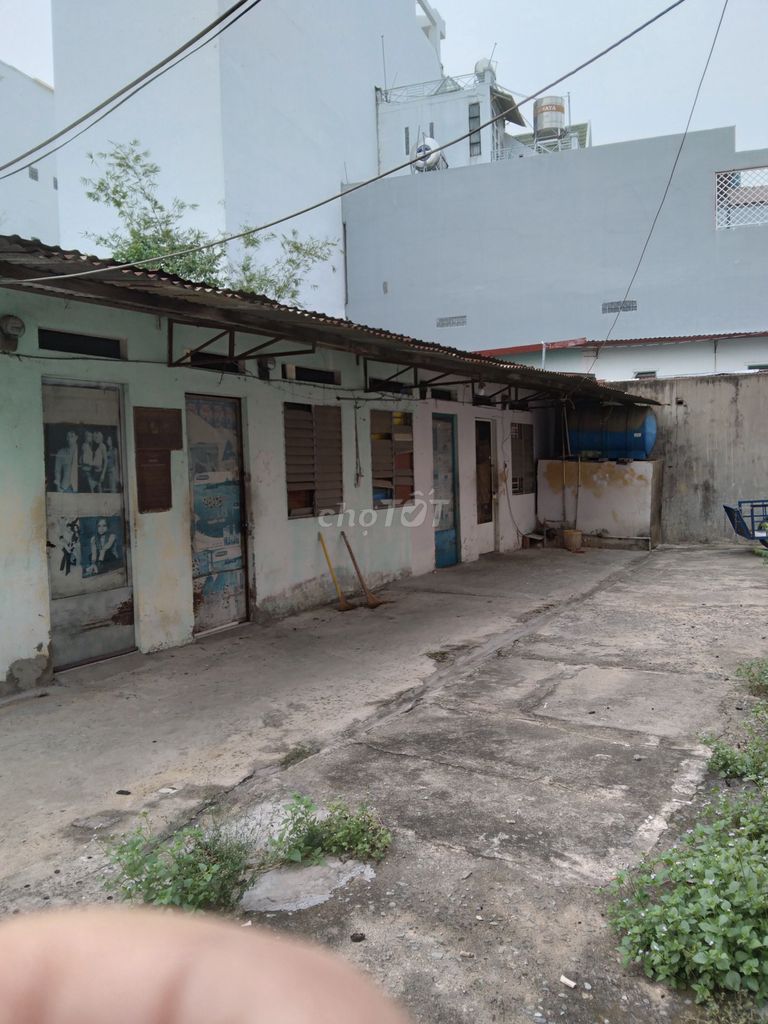 Rent a free-deposit motel.