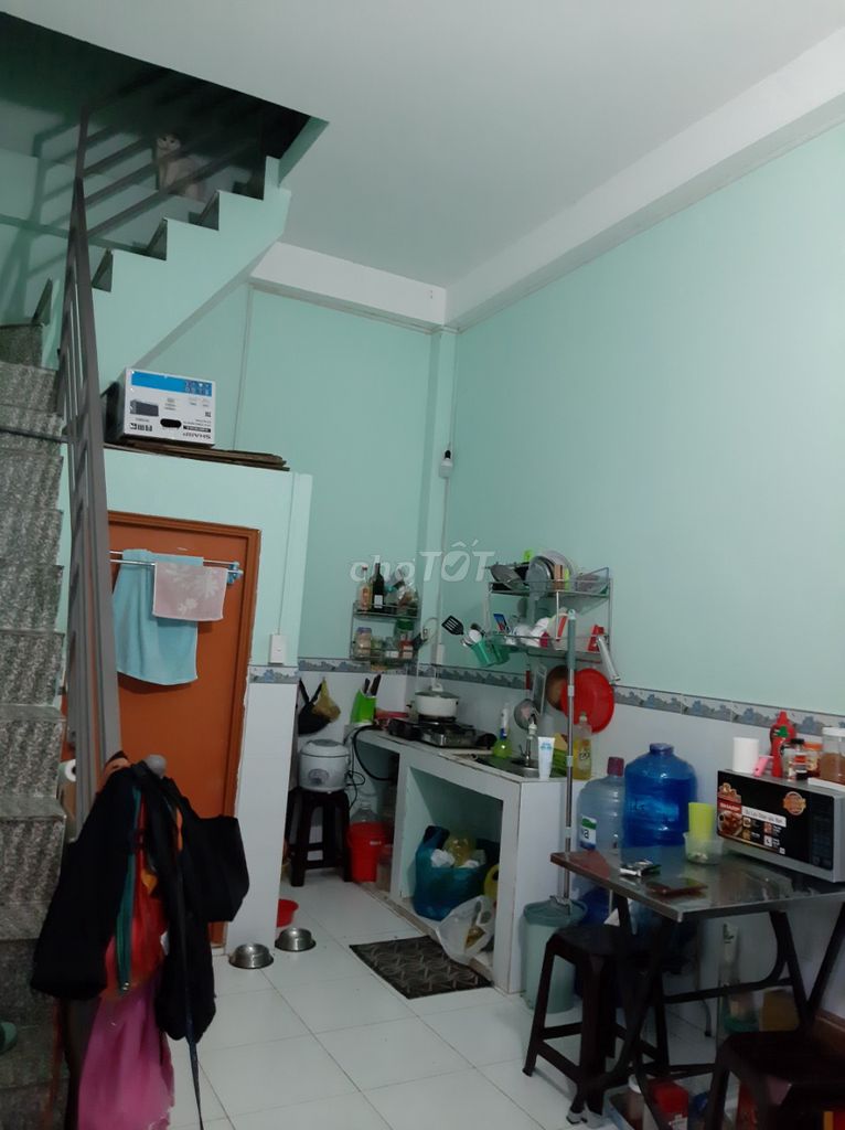 The room is closed, 1 st floor 1st floor, 30 meters of floor.