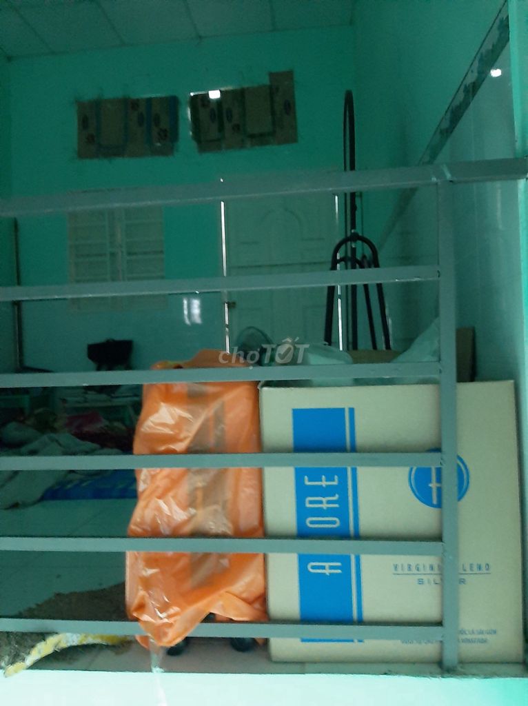 The room is closed, 1 st floor 1st floor, 30 meters of floor.