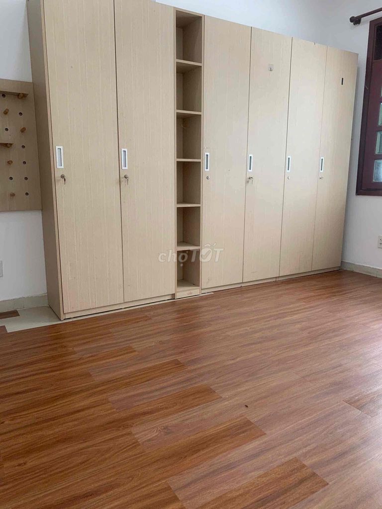 full-cost hotel room for rent
