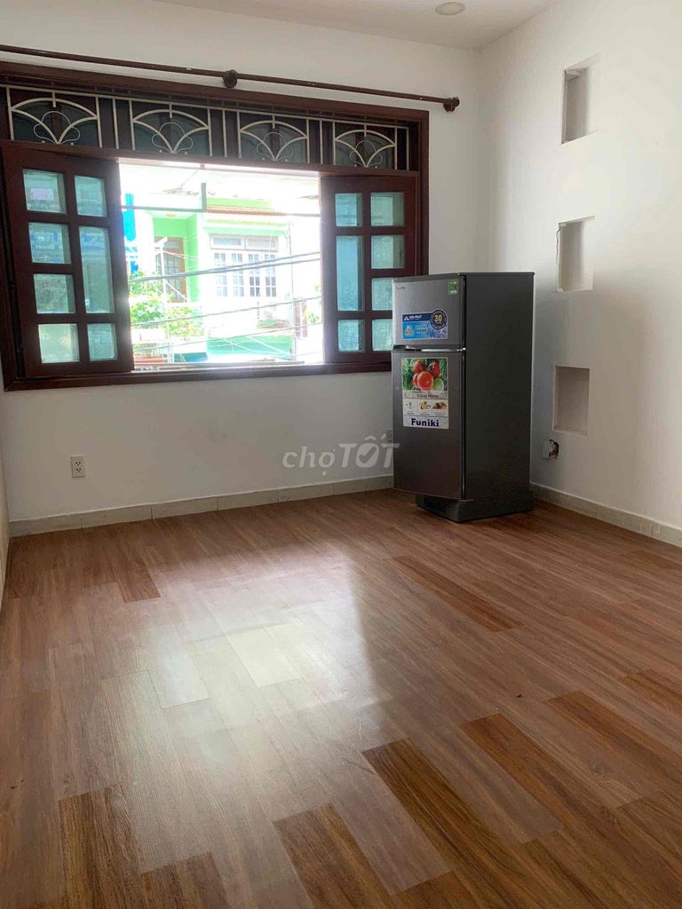 full-cost hotel room for rent