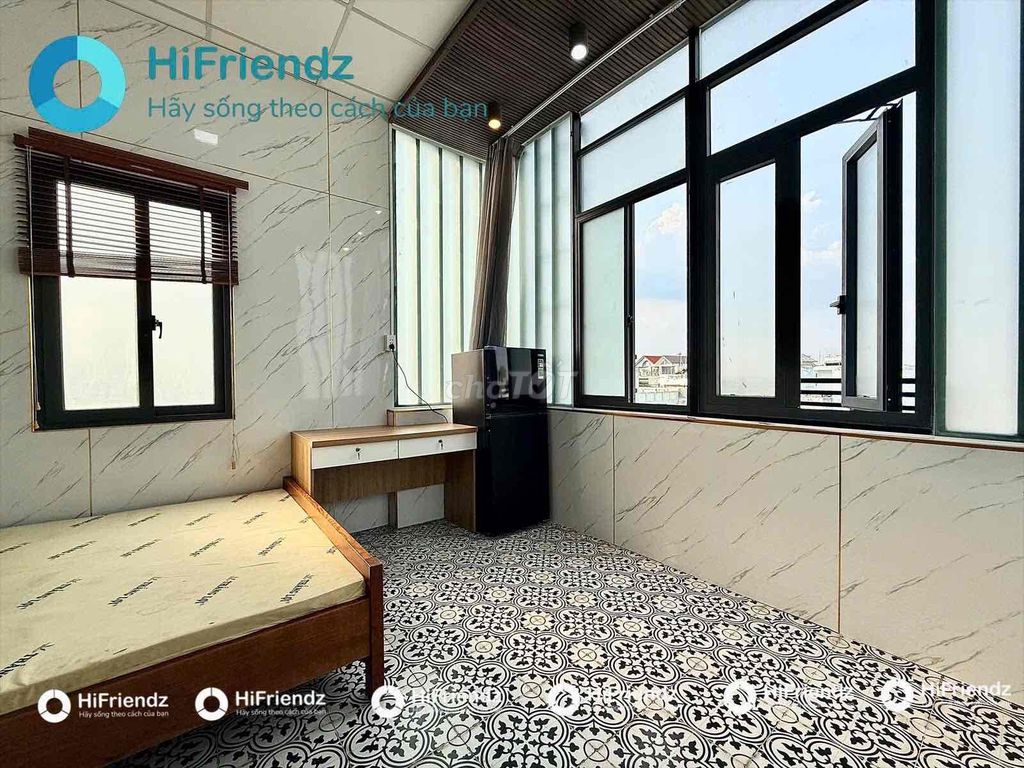 large sky window pantroom full private washing machine