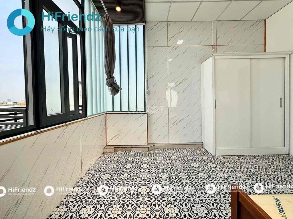 large sky window pantroom full private washing machine