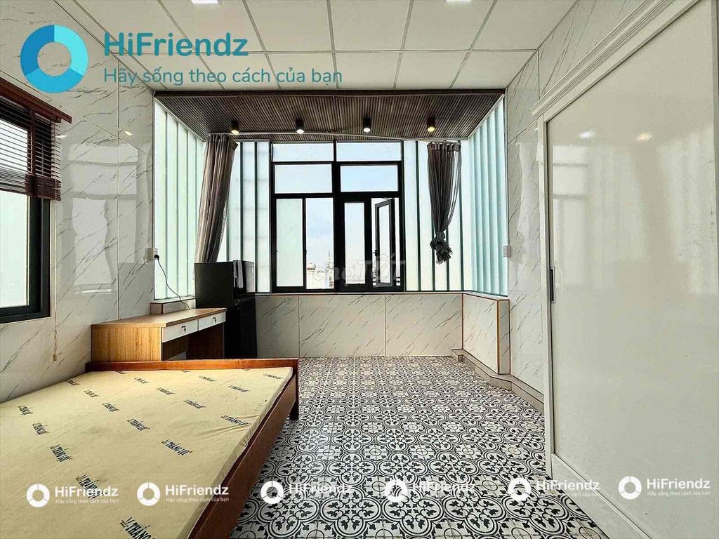 large sky window pantroom full private washing machine