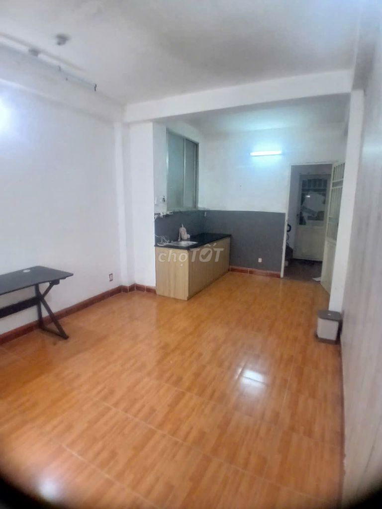 Hoàng Hoa Thám Front Room