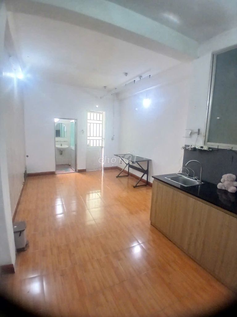 Hoàng Hoa Thám Front Room
