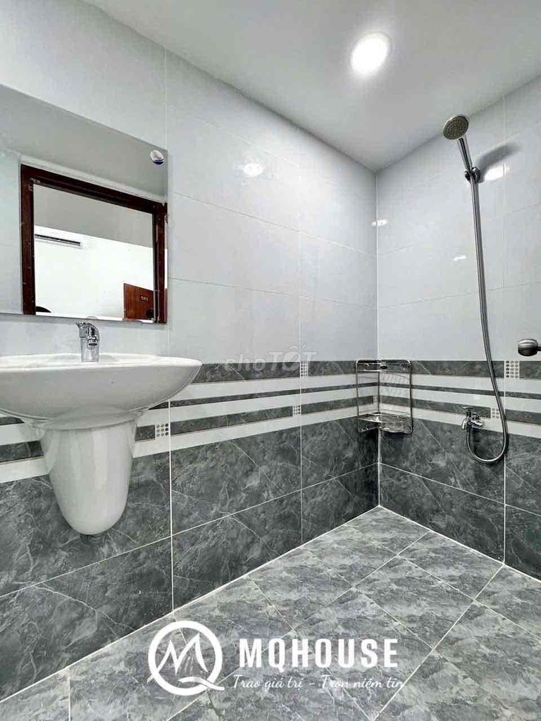 A comfortable hotel room in the shower dress - modern channels
