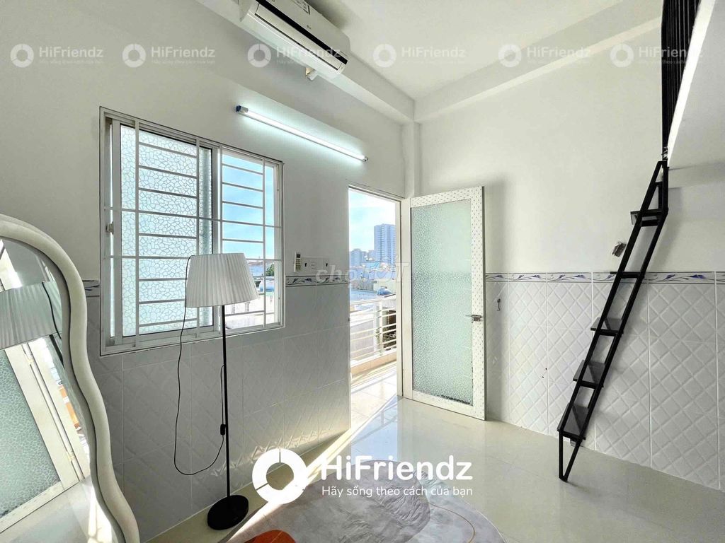 The underprivileged boarding room, District 6-- the basic interior.