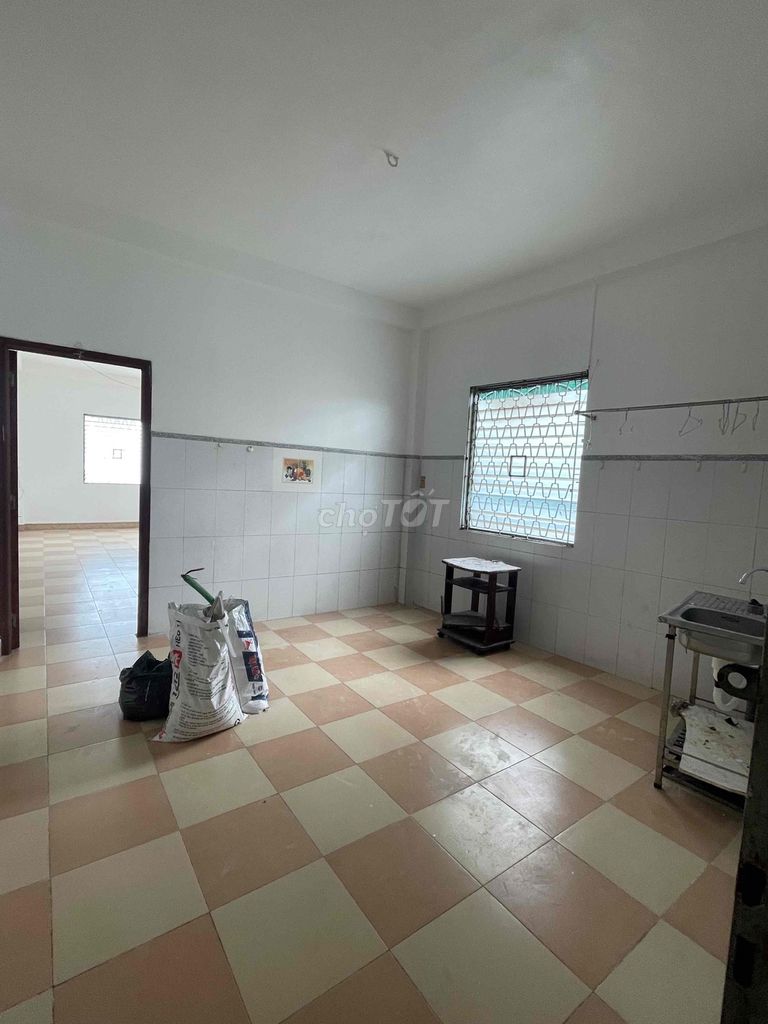 Room 85 Ngô Gia Tự, District 10.