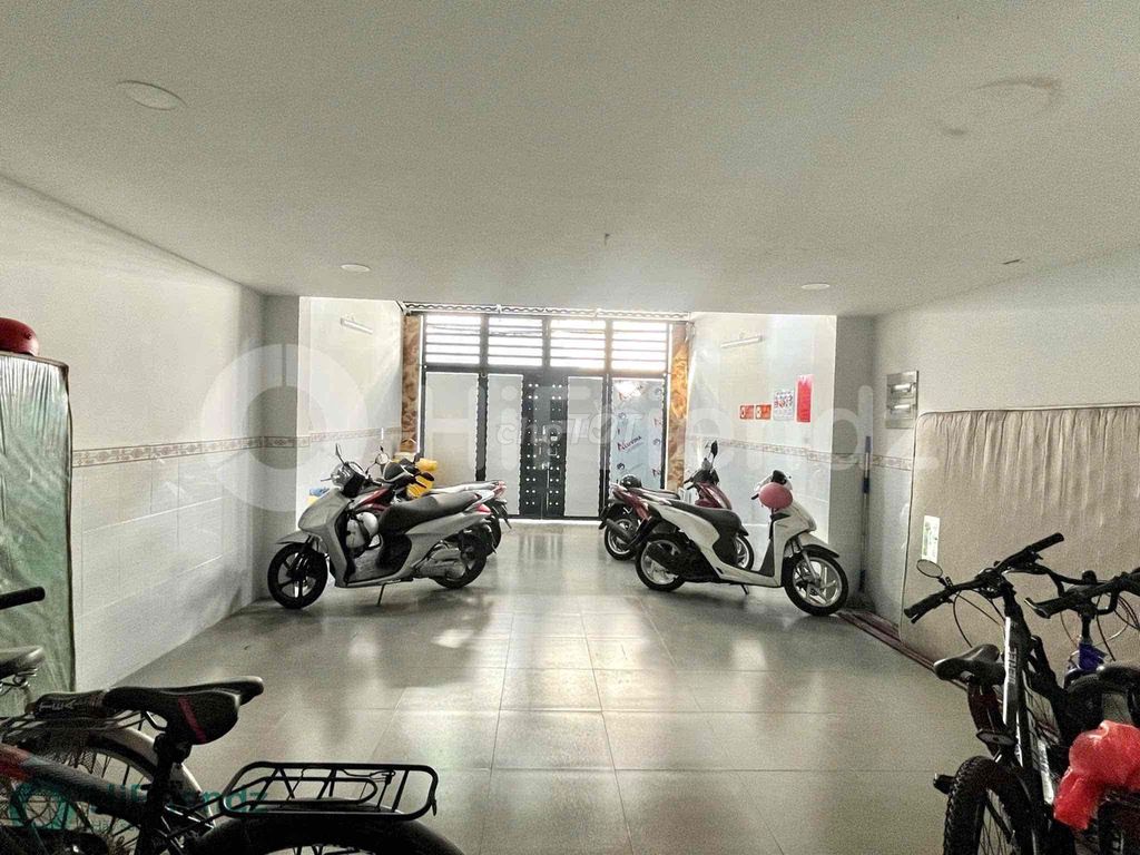 Cheap rent room, elevators, furniture.