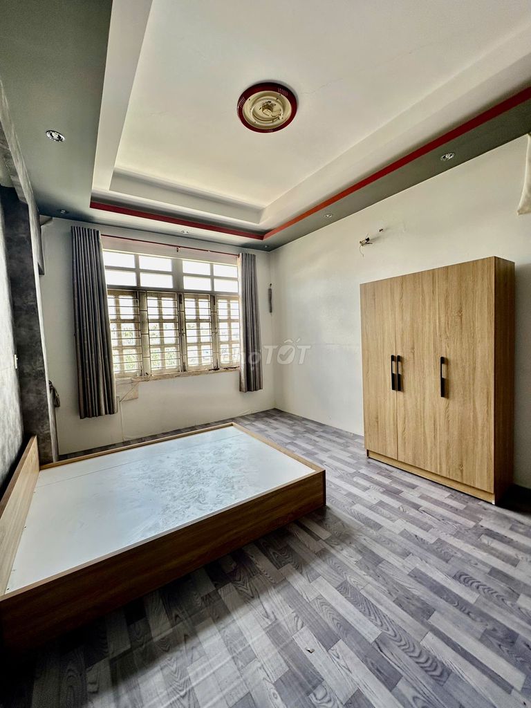 A super-duper wide-light window motel at Thạnh Lộc