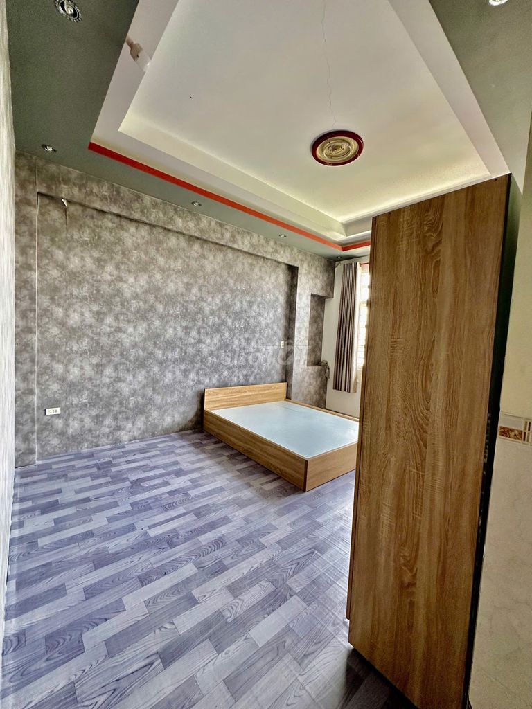 A super-duper wide-light window motel at Thạnh Lộc