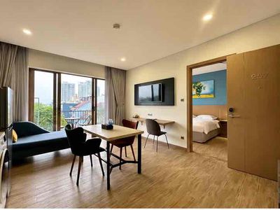 The apartment is in its own private area right on the  cmt8-basket line.