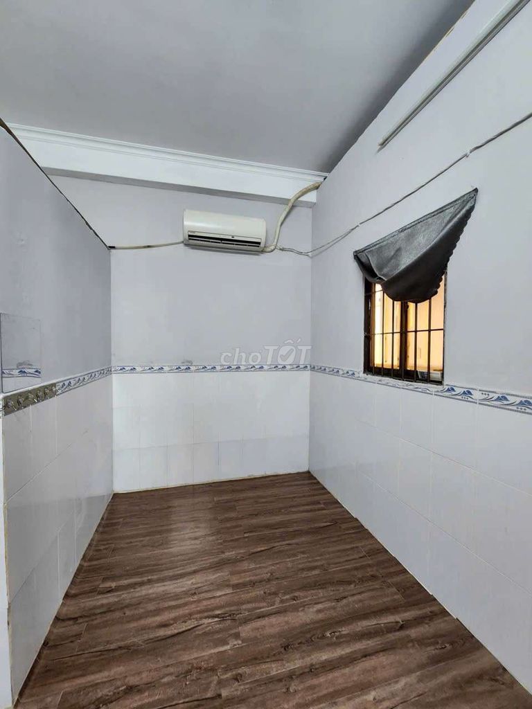 Only 2.8 million a month, in a nice motel room like this one-- 3rd, District 8