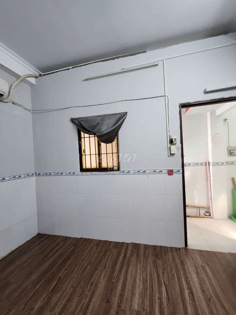 Only 2.8 million a month, in a nice motel room like this one-- 3rd, District 8