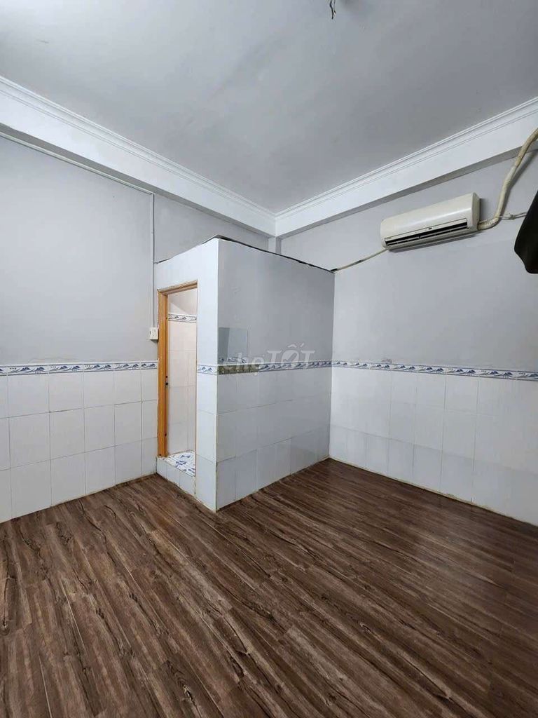 Only 2.8 million a month, in a nice motel room like this one-- 3rd, District 8