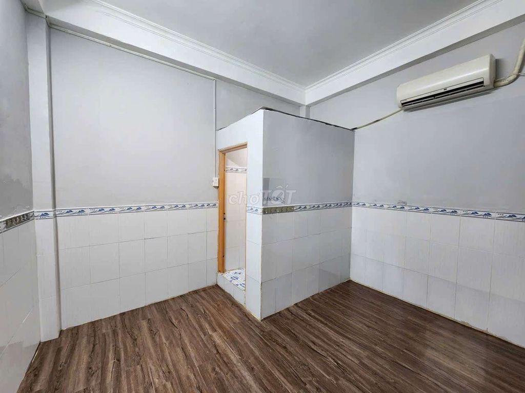 Only 2.8 million a month, in a nice motel room like this one-- 3rd, District 8