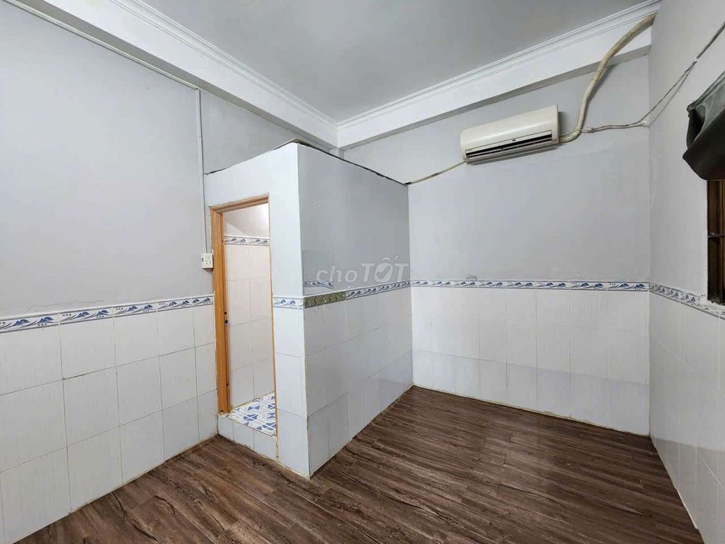 Only 2.8 million a month, in a nice motel room like this one-- 3rd, District 8