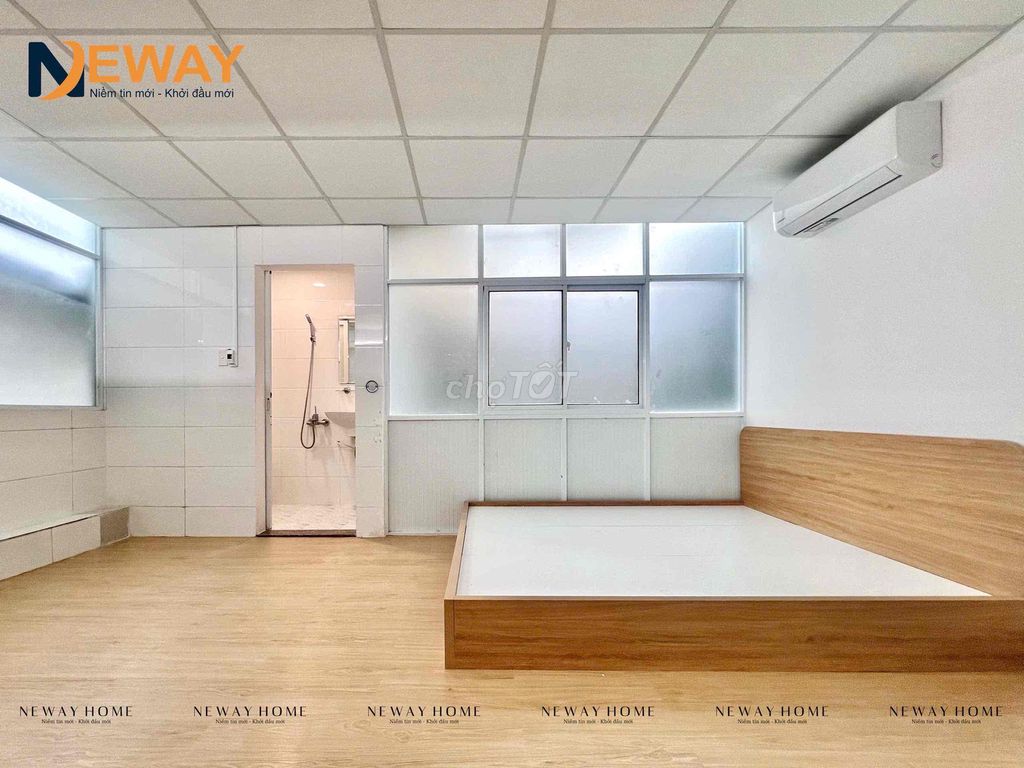 The wide-split kitchen studio is located near the airport.