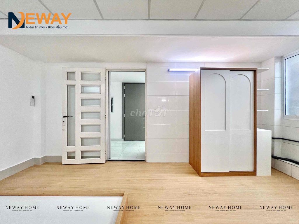 The wide-split kitchen studio is located near the airport.