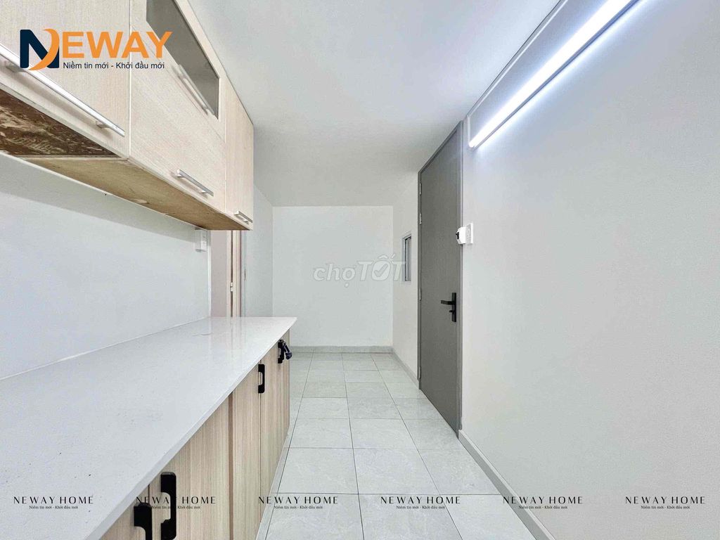 The wide-split kitchen studio is located near the airport.
