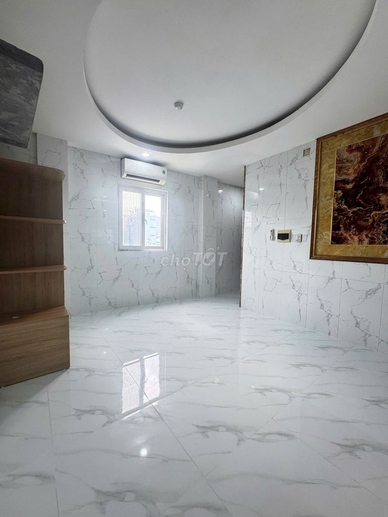 New studio -- cool room -- comfortable house.