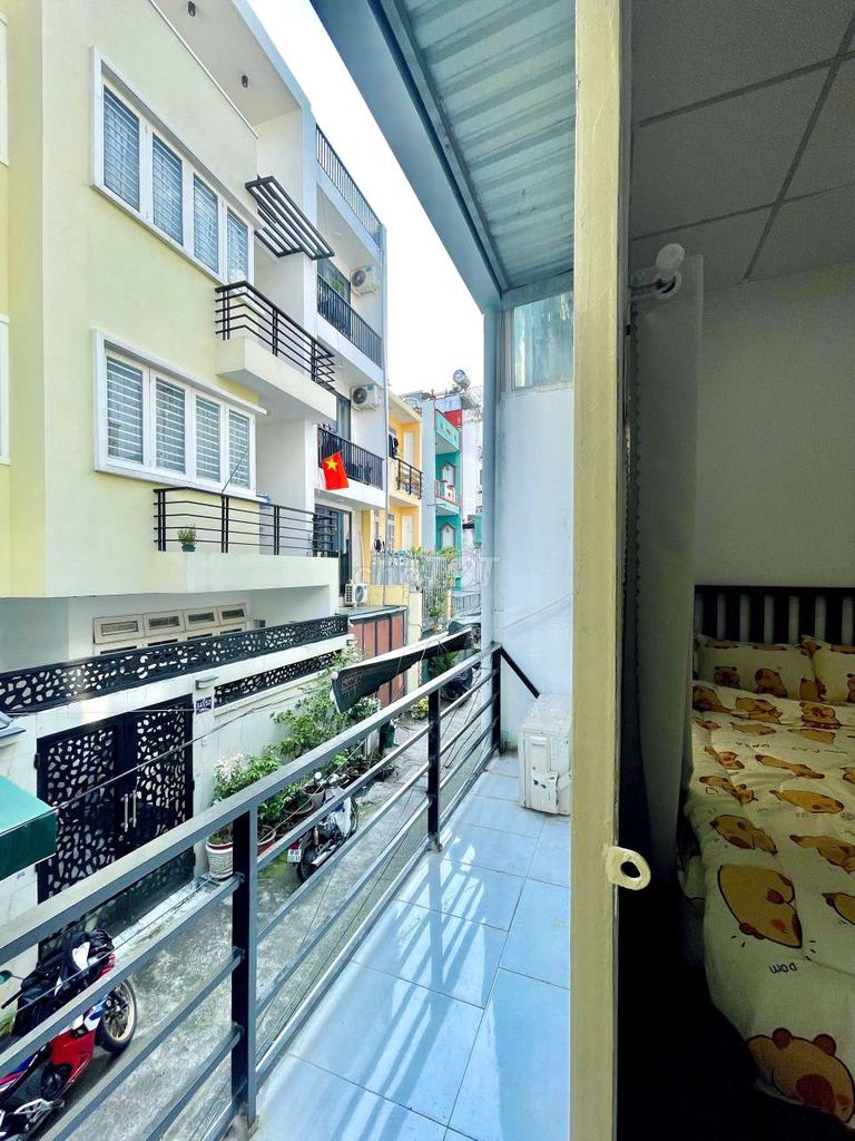 The new interior balcony is 100% Hoàng Sa County School 3.