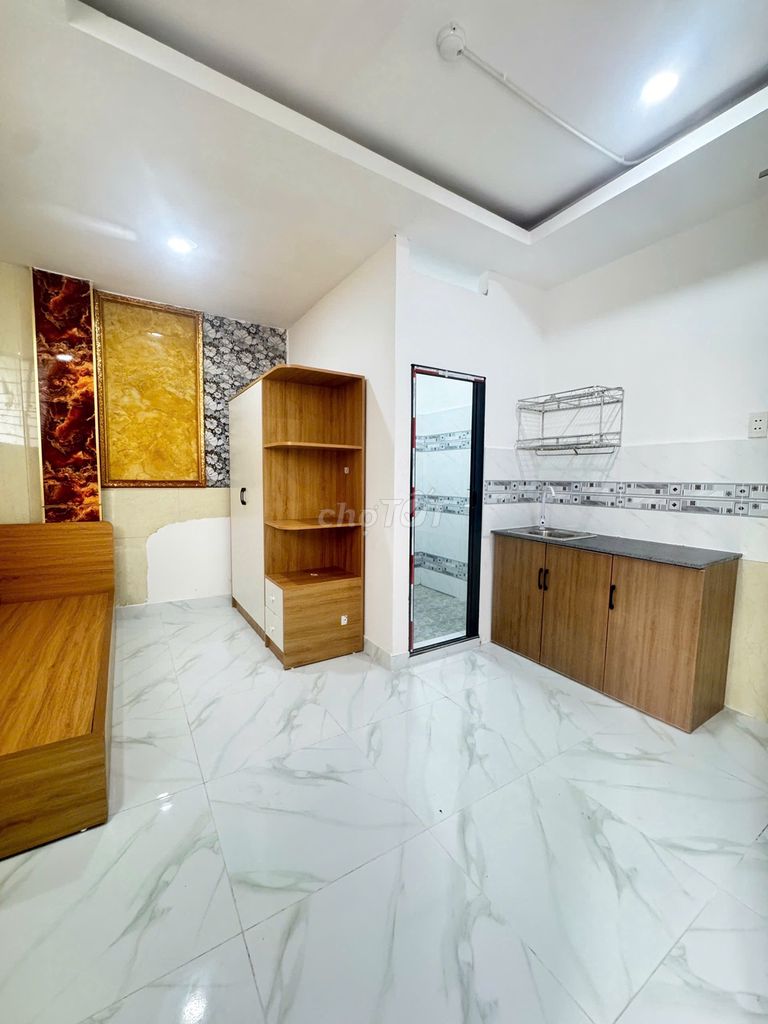 The skylight studio cools the good natural light