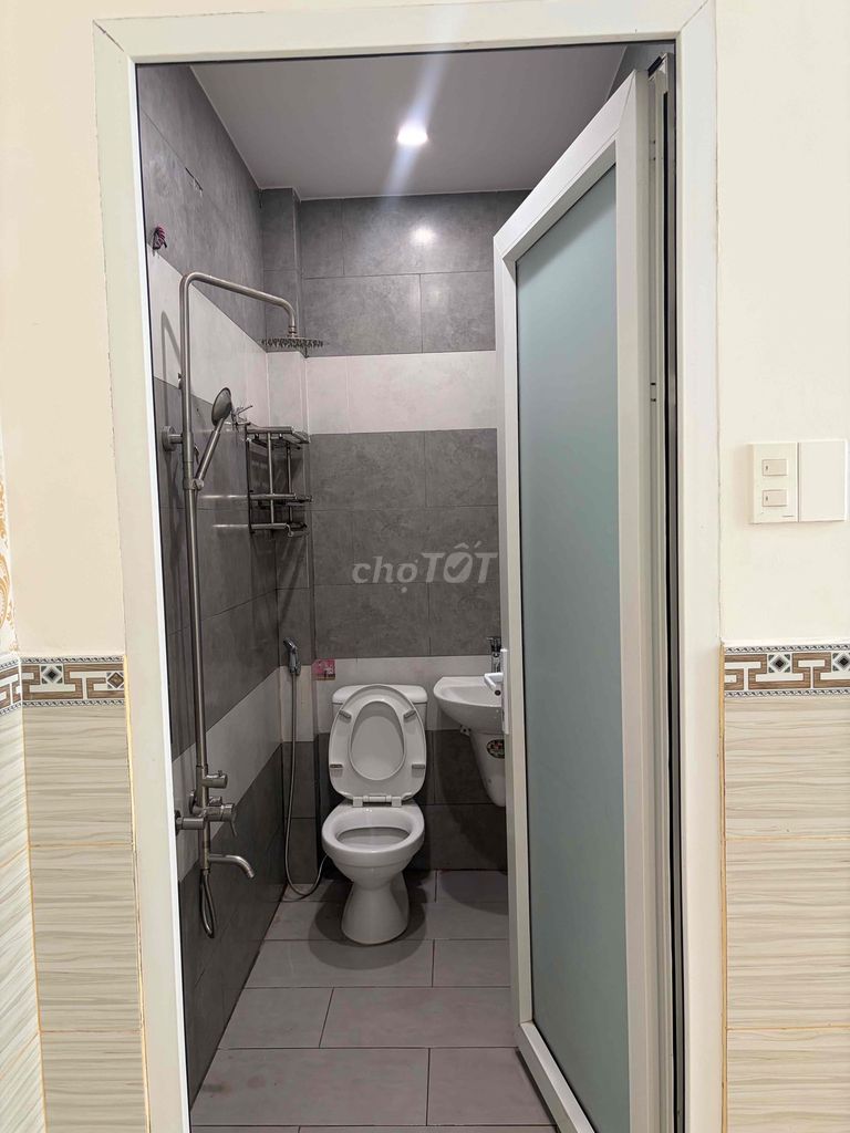full interior/ 2 bathroom/wide kitchen suitable family.