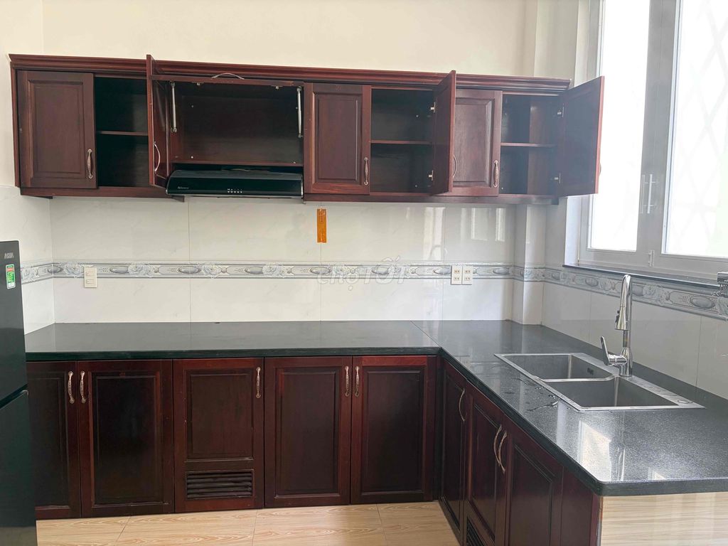 full interior/ 2 bathroom/wide kitchen suitable family.