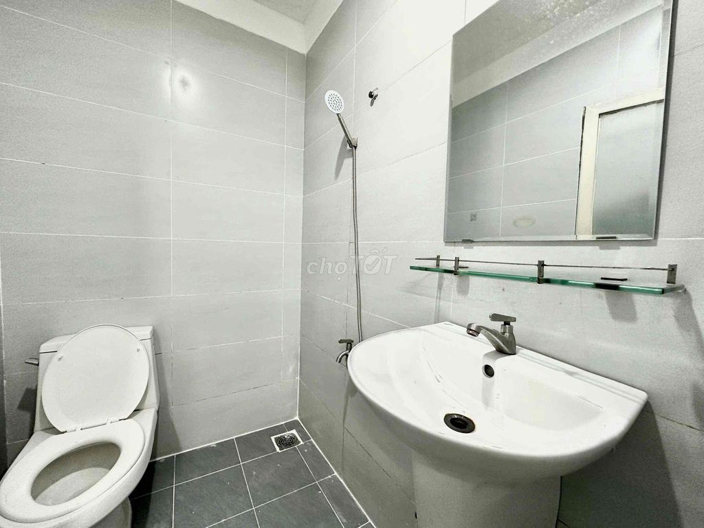Lê Lợi room, 3.8 million a month.