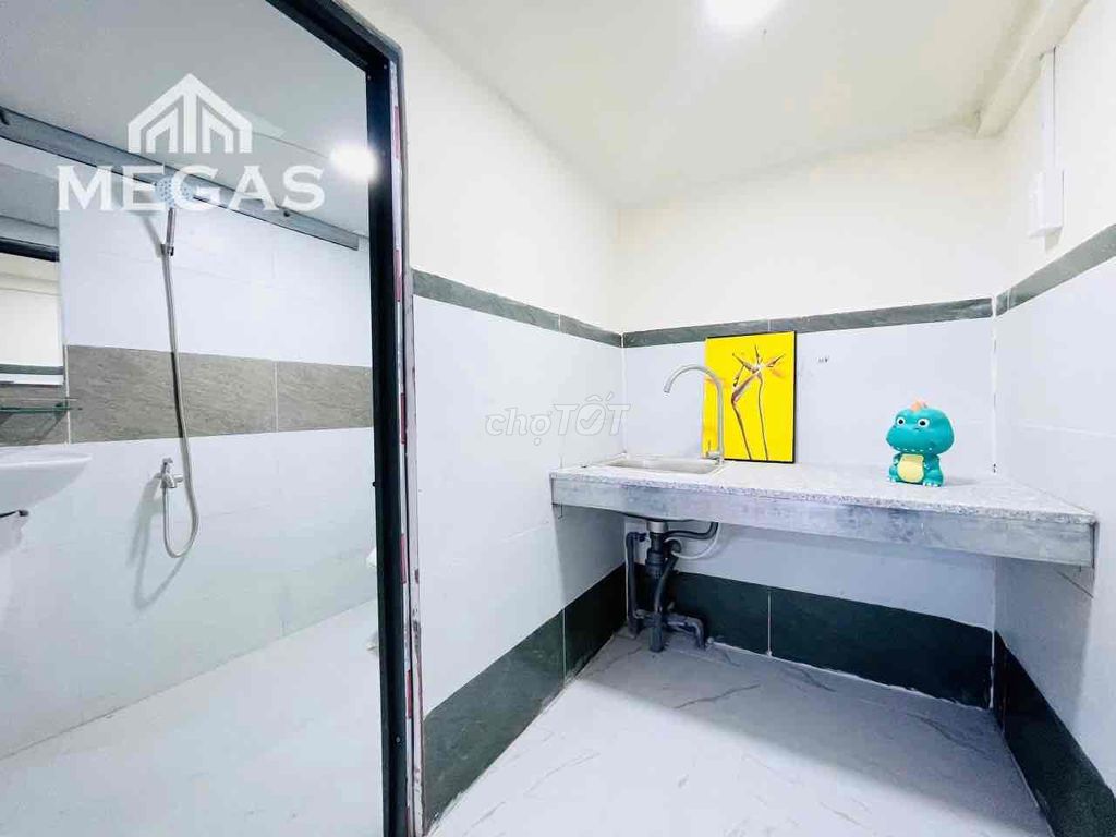 Biology Room with elevator security, Bà Hom open University.