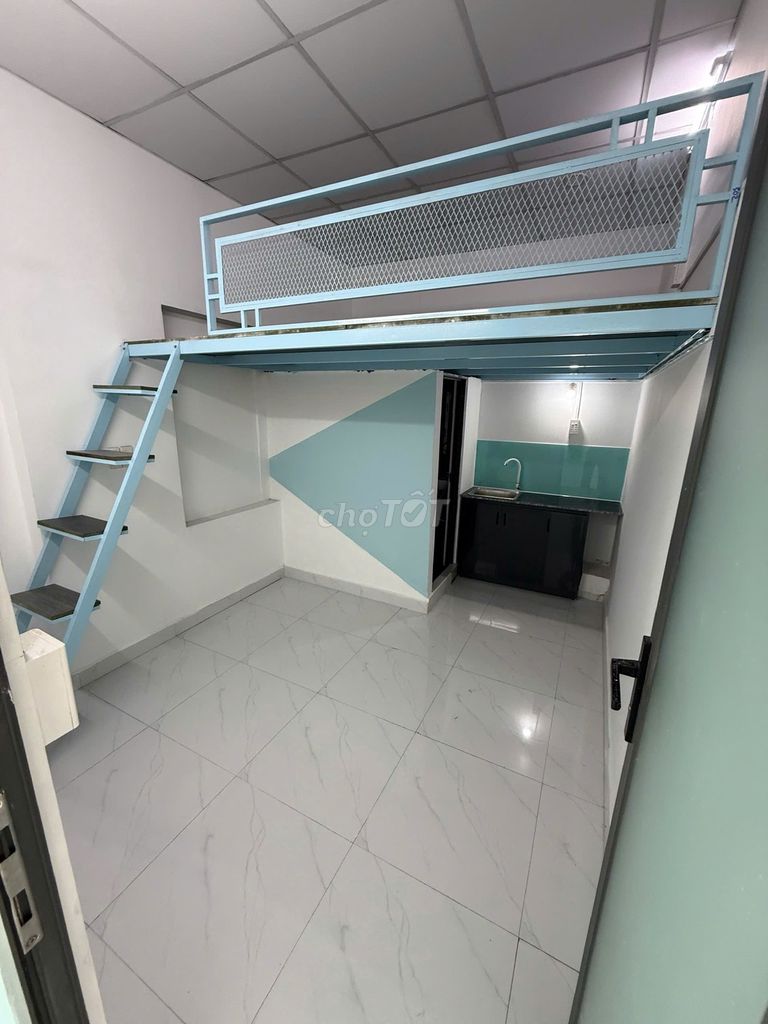 Near the college of ostraca - clear room, open window 3 million4
