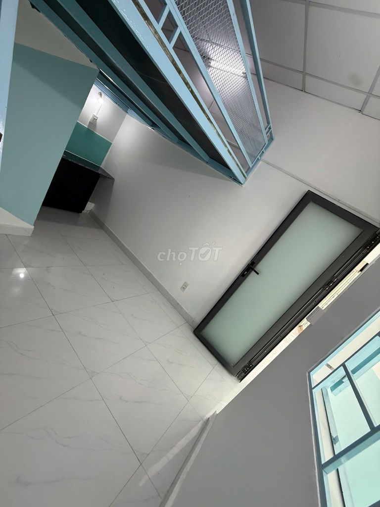 Near the college of ostraca - clear room, open window 3 million4