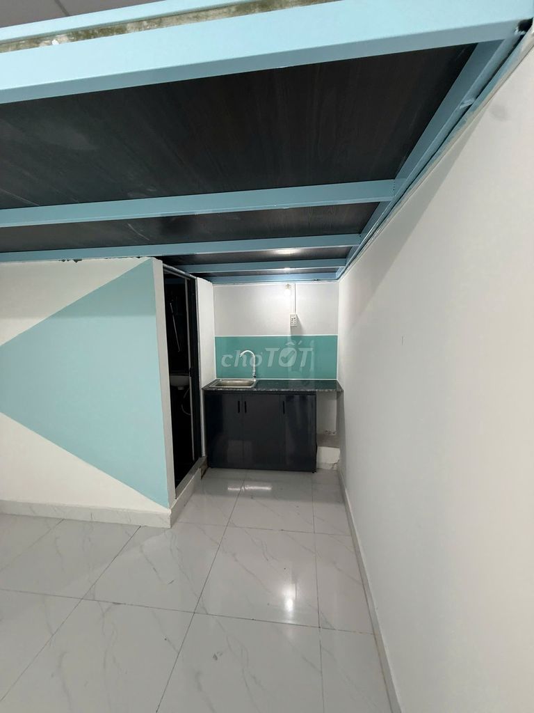Near the college of ostraca - clear room, open window 3 million4