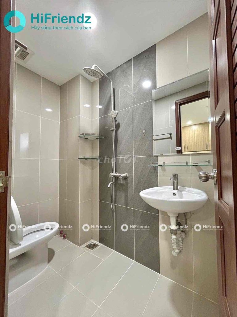 Rent the room cheaply, Cách Mạng Tháng 8.