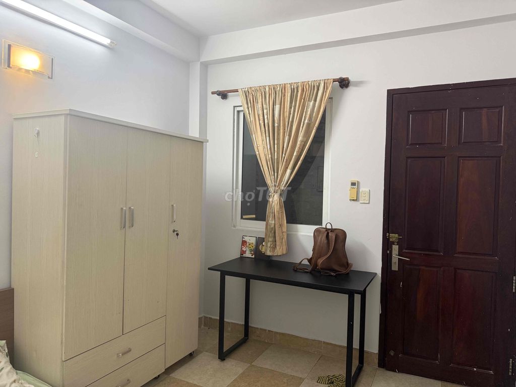 Ladies' room.