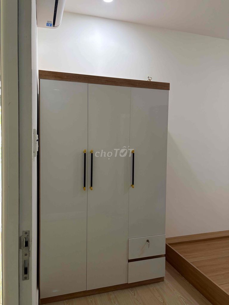 Glue-based service apartment