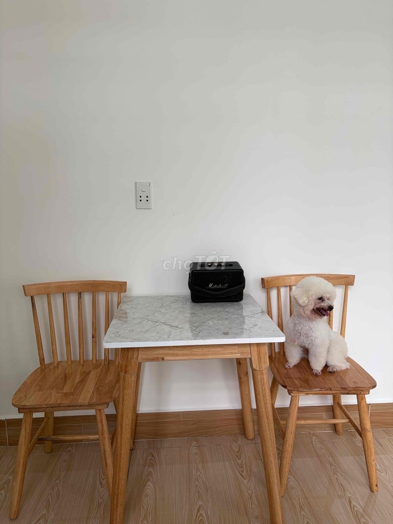 Glue-based service apartment