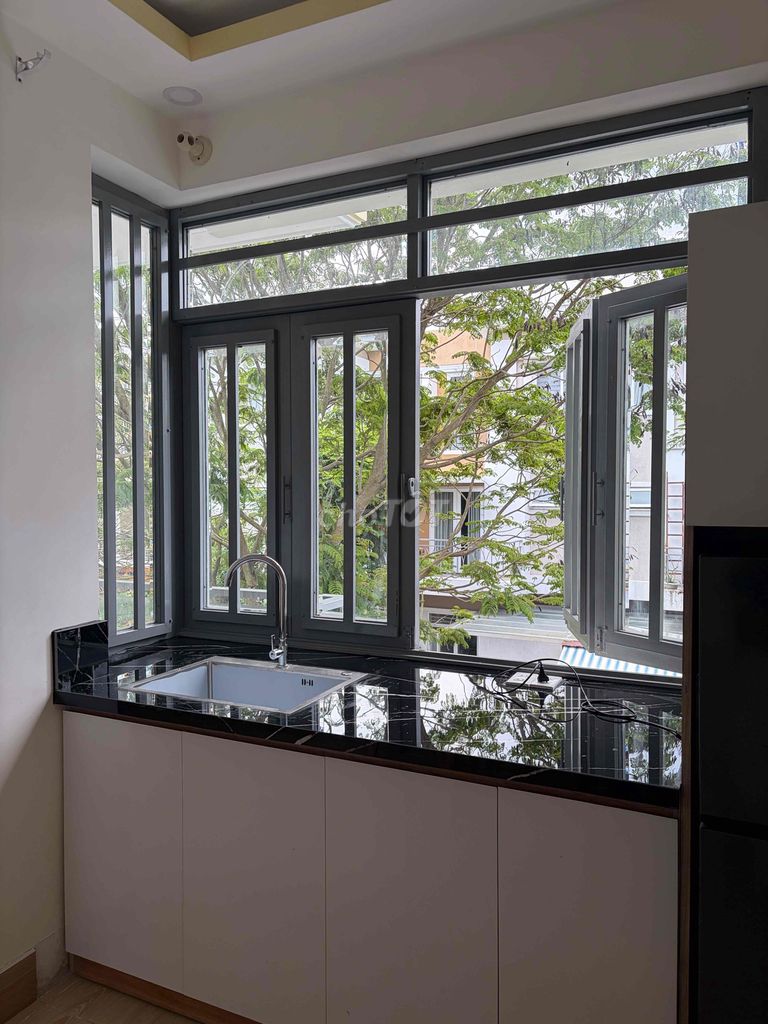 Glue-based service apartment
