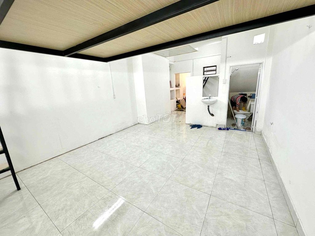 The owner of the room is a super large room.