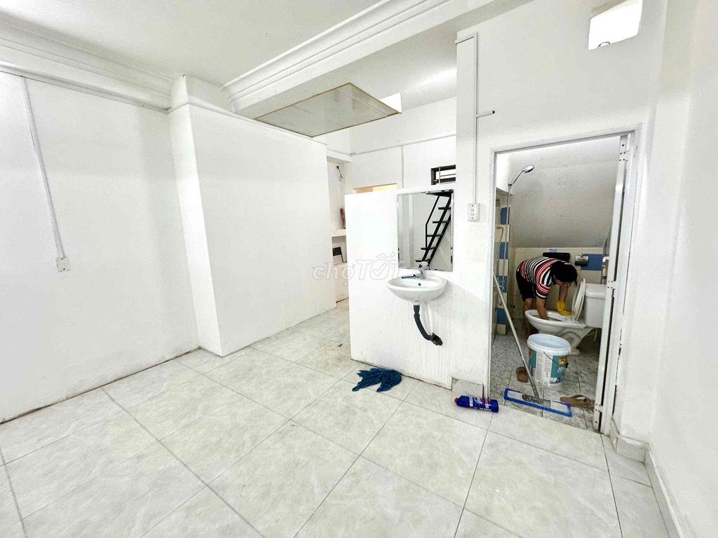 The owner of the room is a super large room.