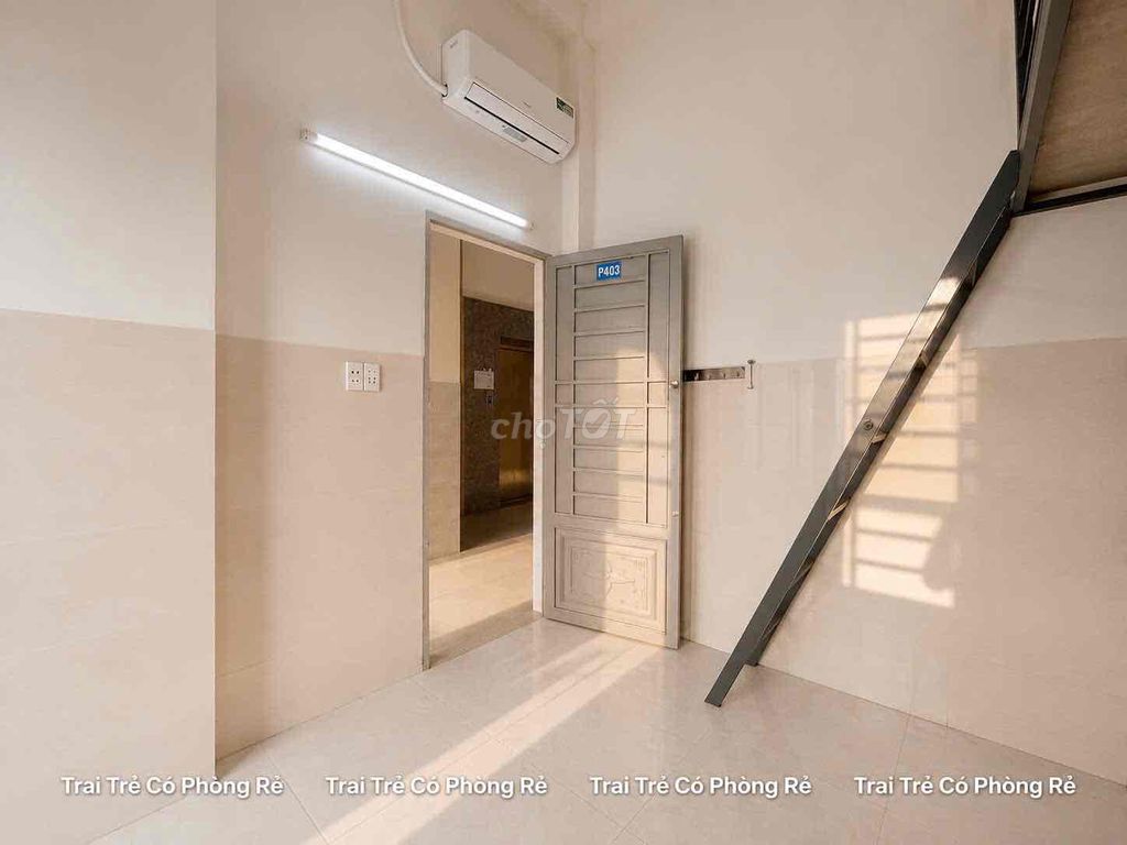 High guard room standing on-the-cold machine end Lê Trọng Tấn, cloud